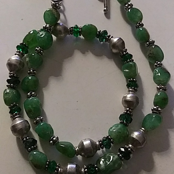 Green Fashion Necklace - Picture 2 of 4